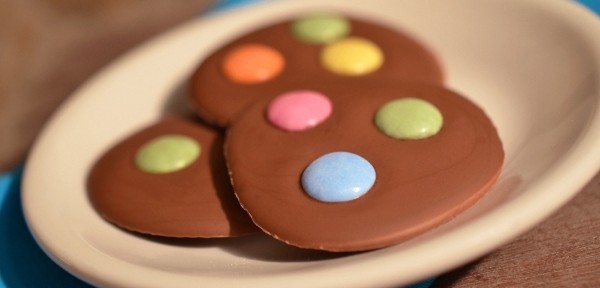 Süßes zu Karneval: Rezept für Schoko-Konfetti-Taler mit Smarties