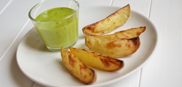Kartoffelspalten mit Bärlauch-Mayonnaise (pssst… geht auch mit Knoblauch!)