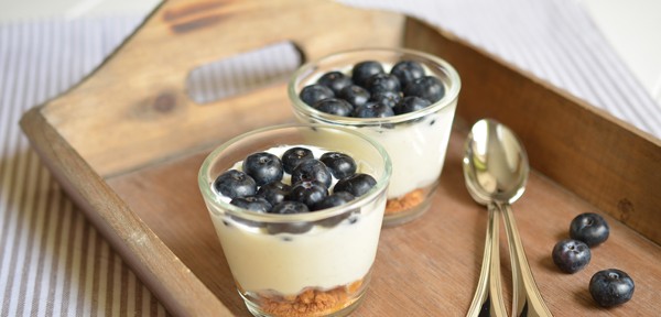 Geschummelter Blaubeer-Cheesecake im Glas
