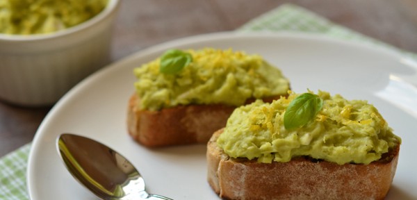 Schnelle Vorspeise: Crostini mit Dicke-Bohnen-Creme