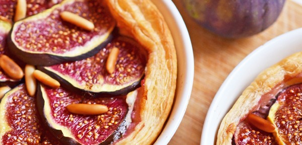 Kleine Feigentartes mit Ziegenfrischkäse