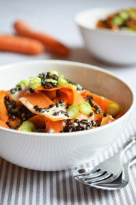 Möhrentagliatelle mit Linsen und Roquefortsauce