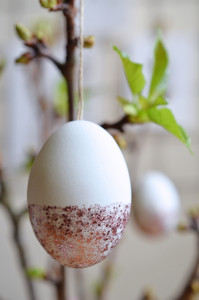 Ostereier bemalen mit Glotzer-Nagellack