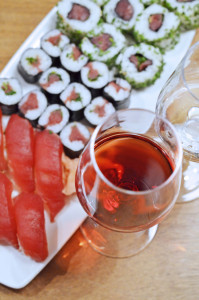 Zu Thunfisch passt ein leichter Rotwein