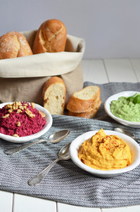 Herzhafter Brotaufstrich: Dreierlei Dips für die Party