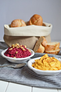 Vorspeise für das Partybuffet: Möhren-Ziegekäse-Creme und Rote-Bete-Dip mit Walnüssen