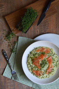 Kräuterrisotto mit Lachs: das perfekte Hauptgericht für ein Frühlingsmenü