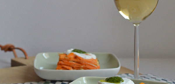 Süßkartoffel-Tortilla mit Ziegenfrischkäse, Basilikumpesto & und Juwel Riesling 2014