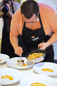 Kochkurs mit Nelson Müller: Die Vorspeise wird angerichtet